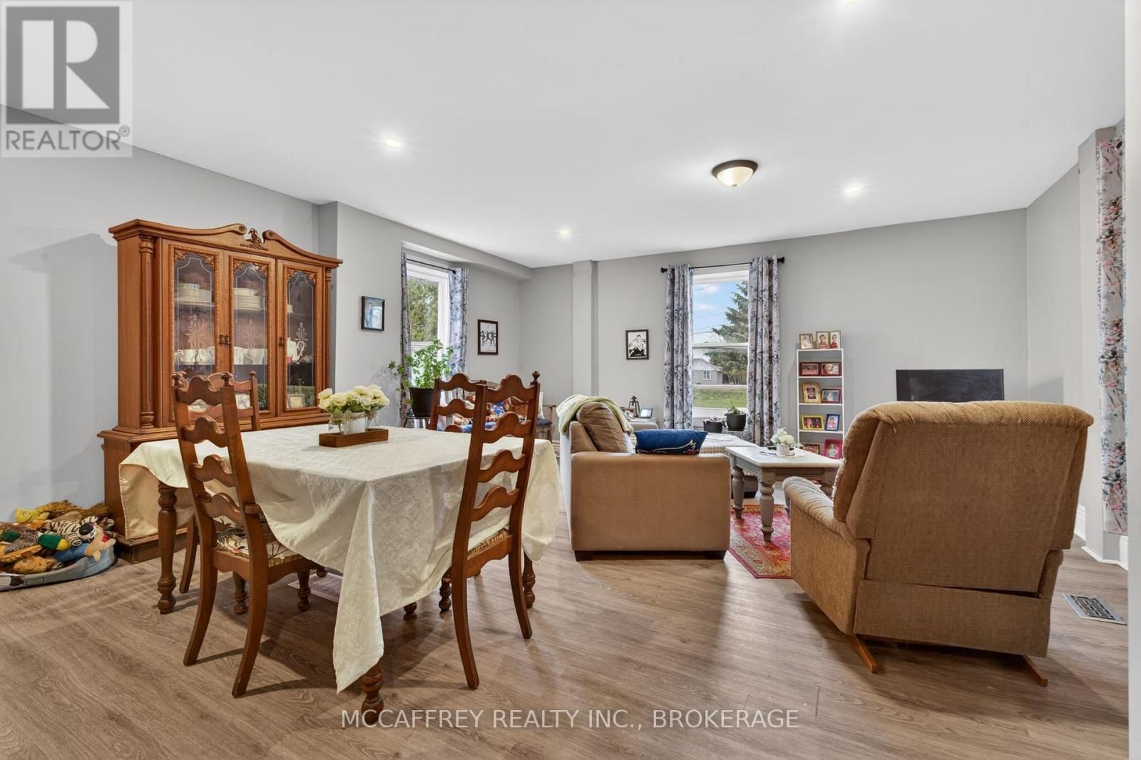 5 RAILWAY STREET Image 4