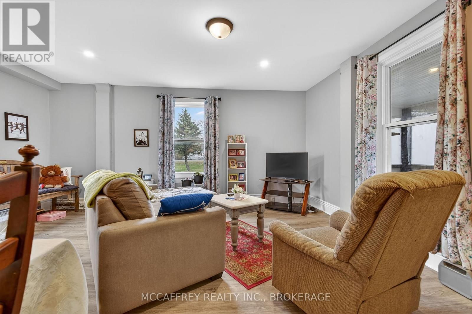 5 RAILWAY STREET Image 8