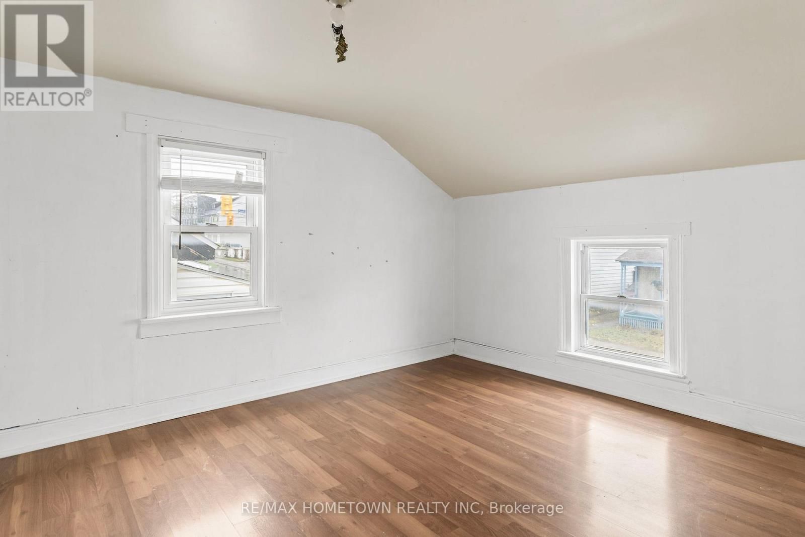 93 PERTH STREET Image 12