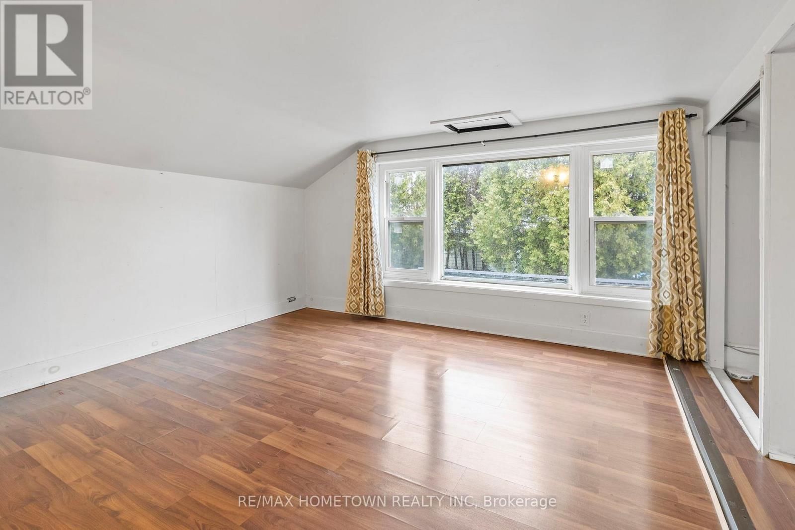 93 PERTH STREET Image 16