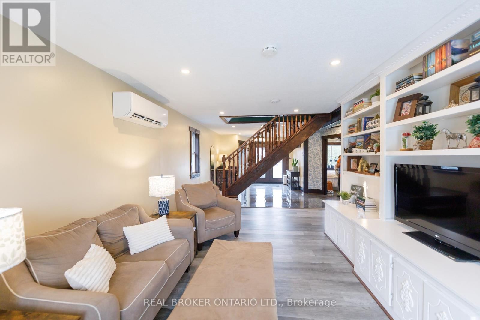 174 COUNTY 1 ROAD Image 12