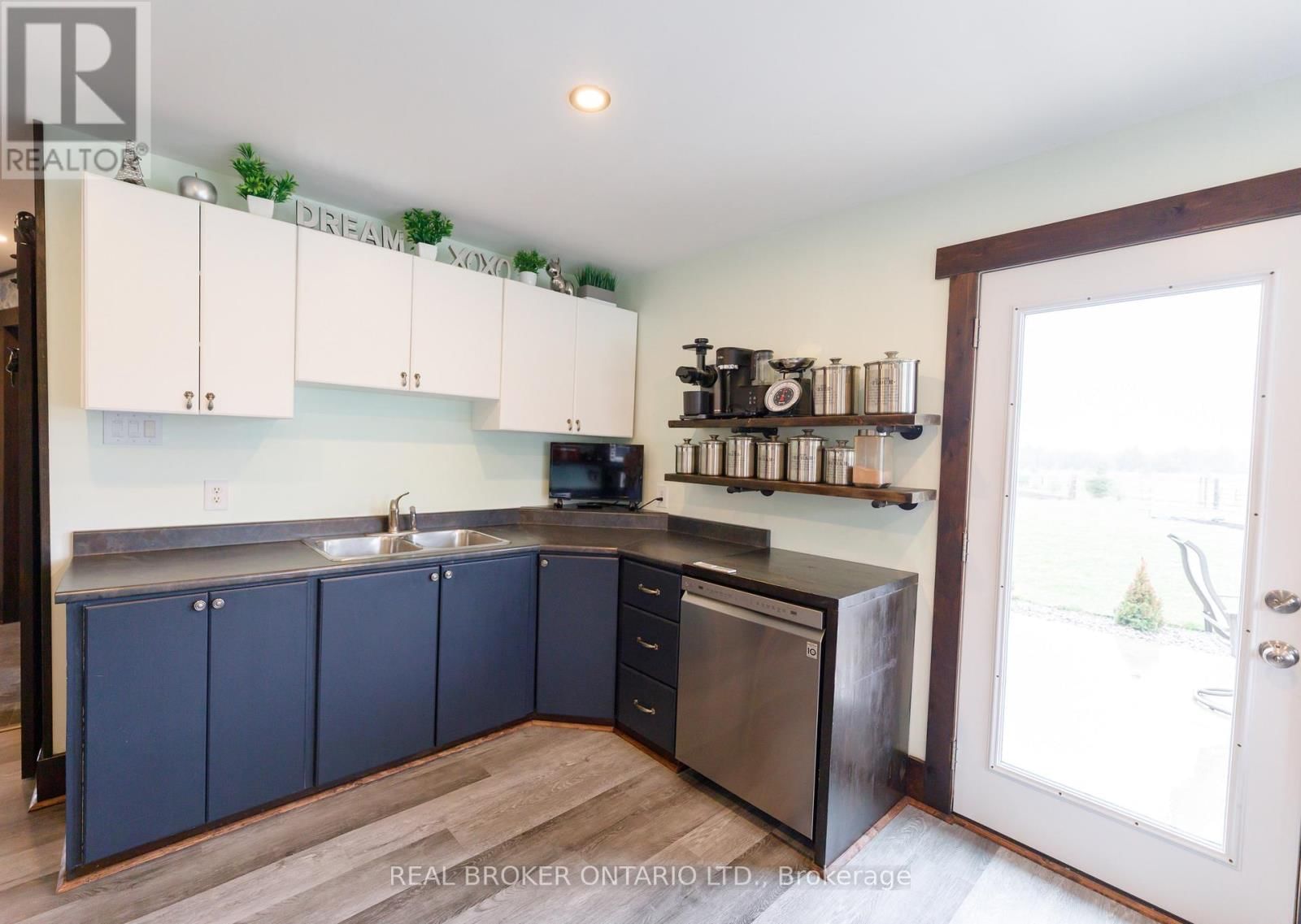 174 COUNTY 1 ROAD Image 19