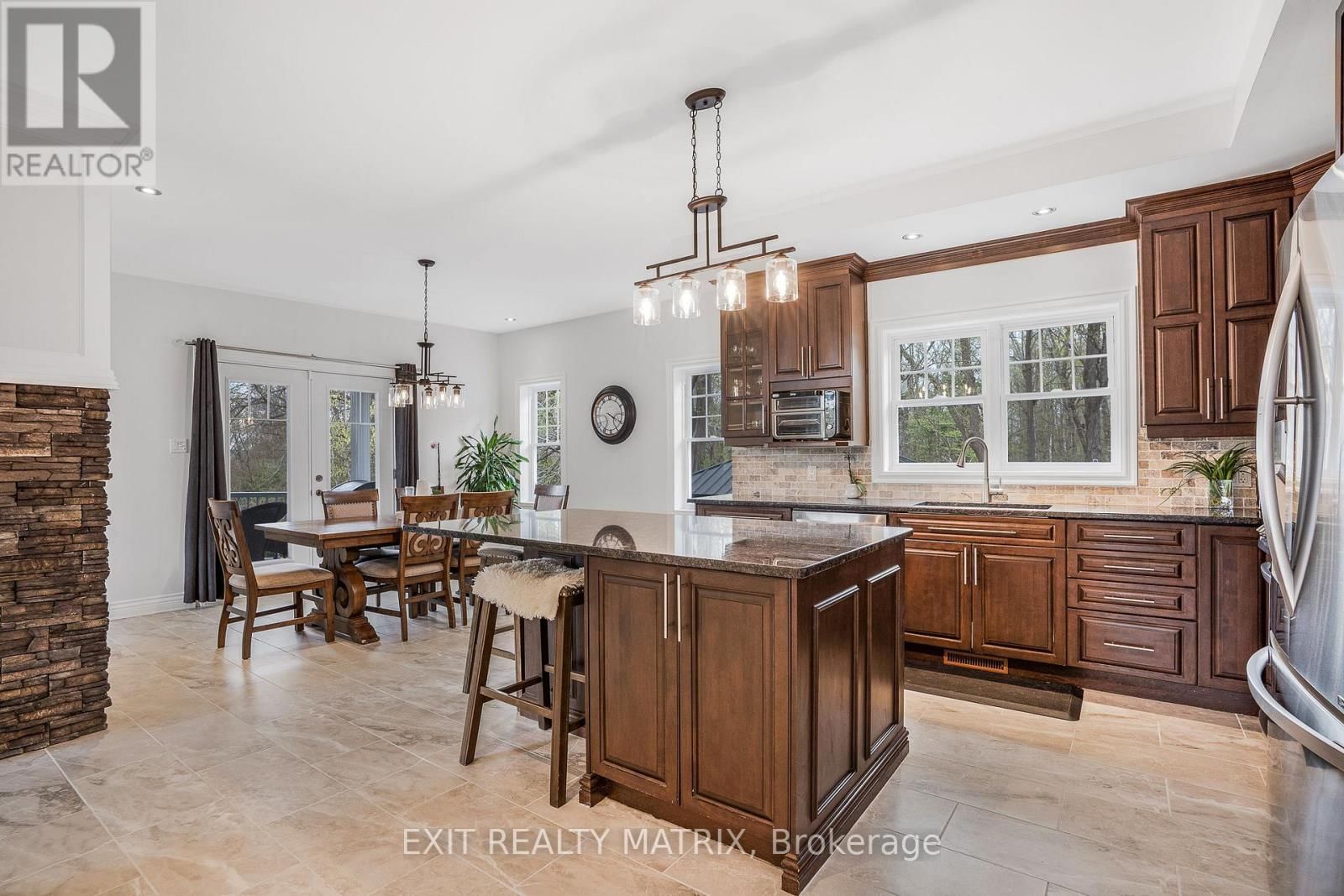 5 - 64 RADSTOCK LANE Image 17