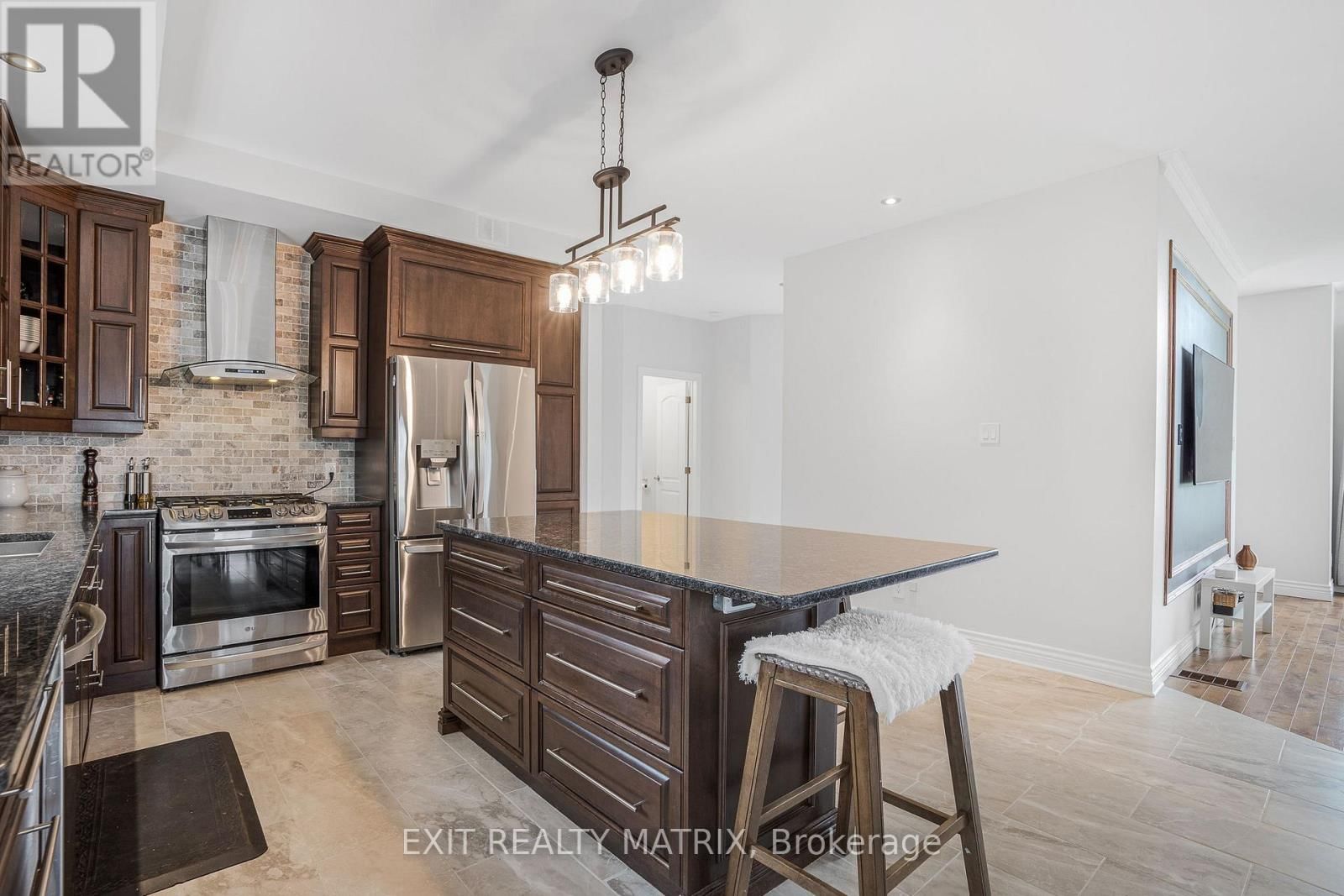 5 - 64 RADSTOCK LANE Image 19