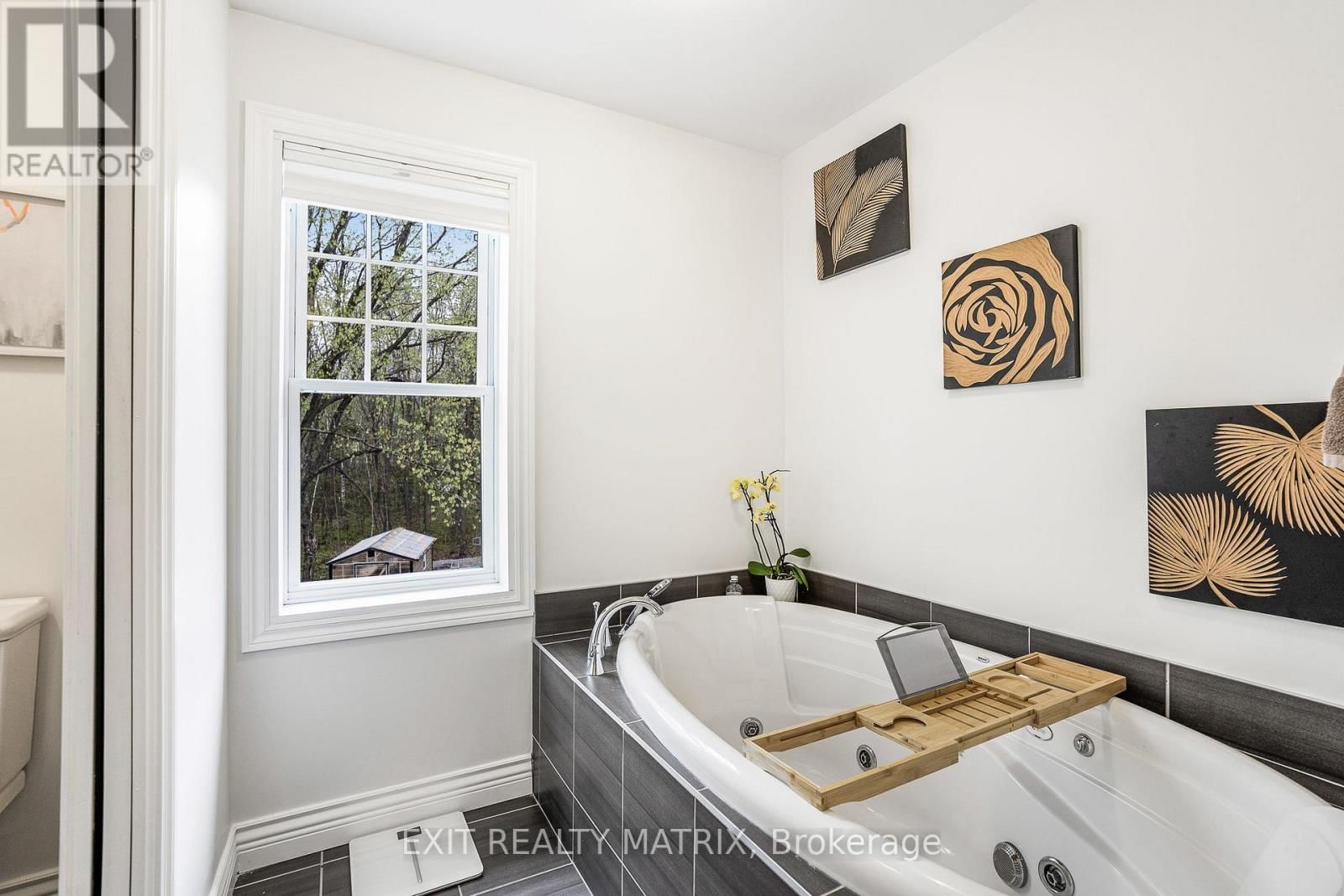 5 - 64 RADSTOCK LANE Image 35