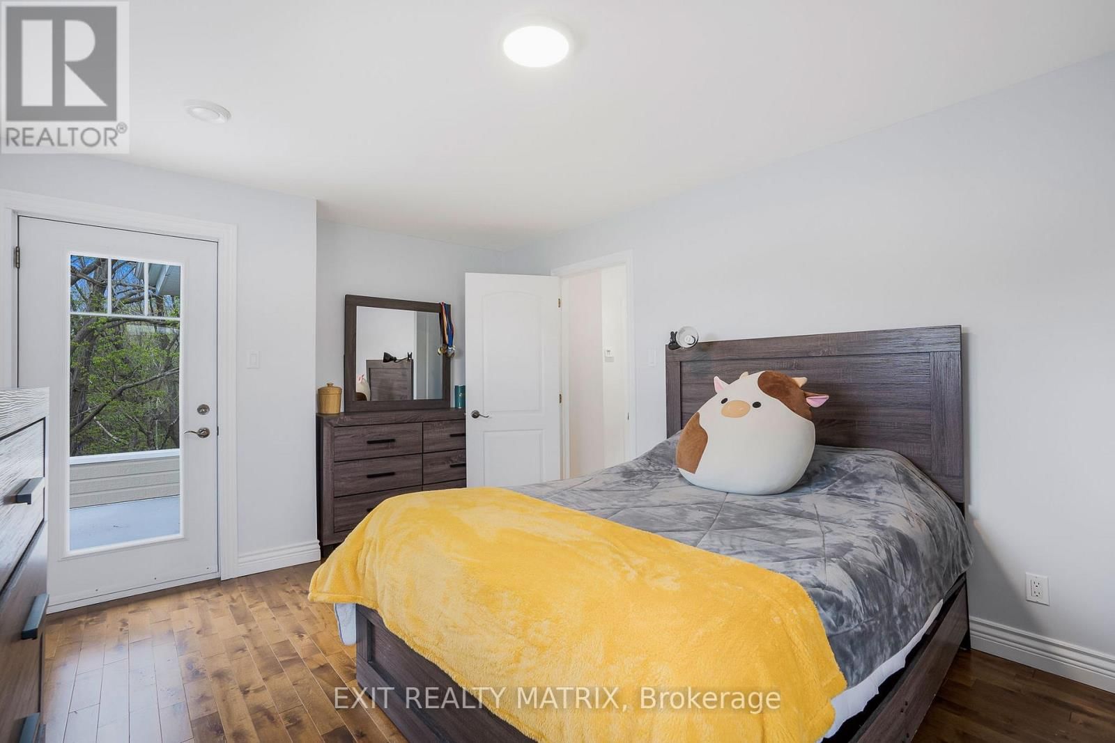 5 - 64 RADSTOCK LANE Image 38