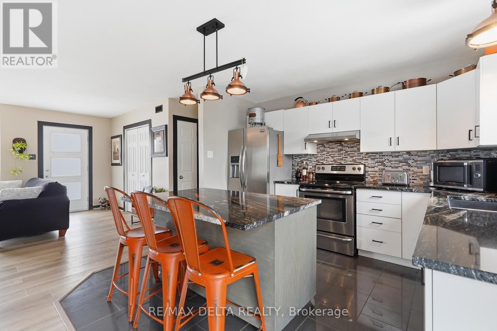 60 RICHARD STREET Image 10