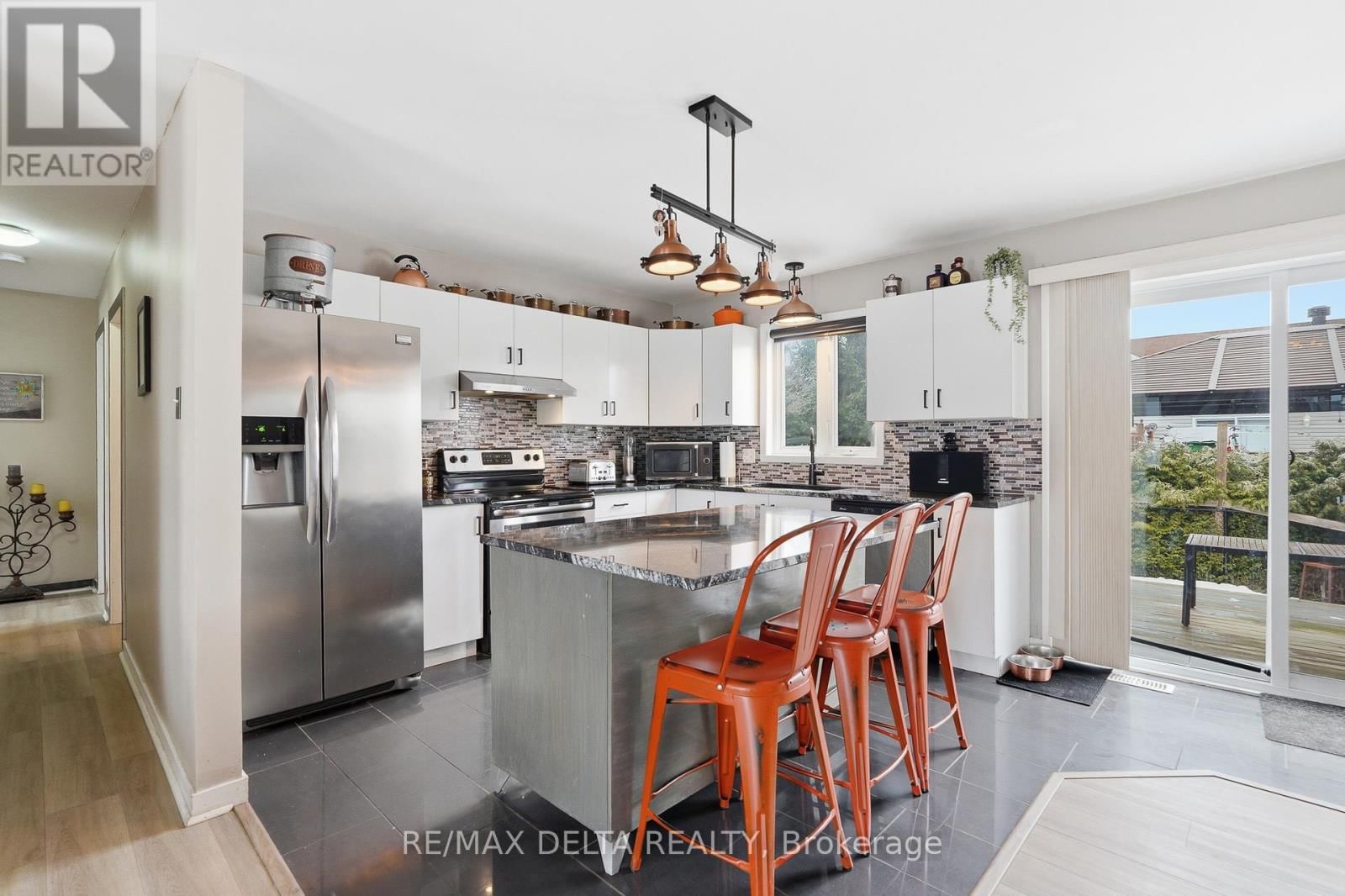 60 RICHARD STREET Image 11