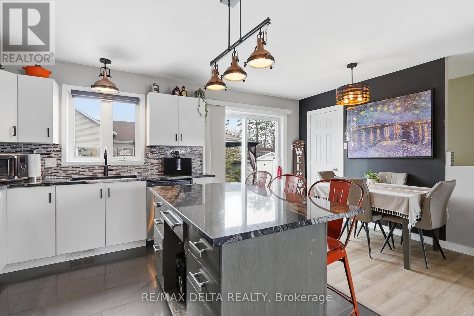 60 RICHARD STREET Image 13