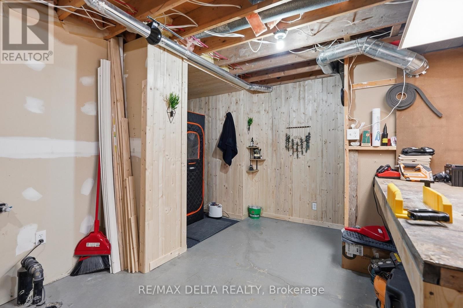 60 RICHARD STREET Image 24