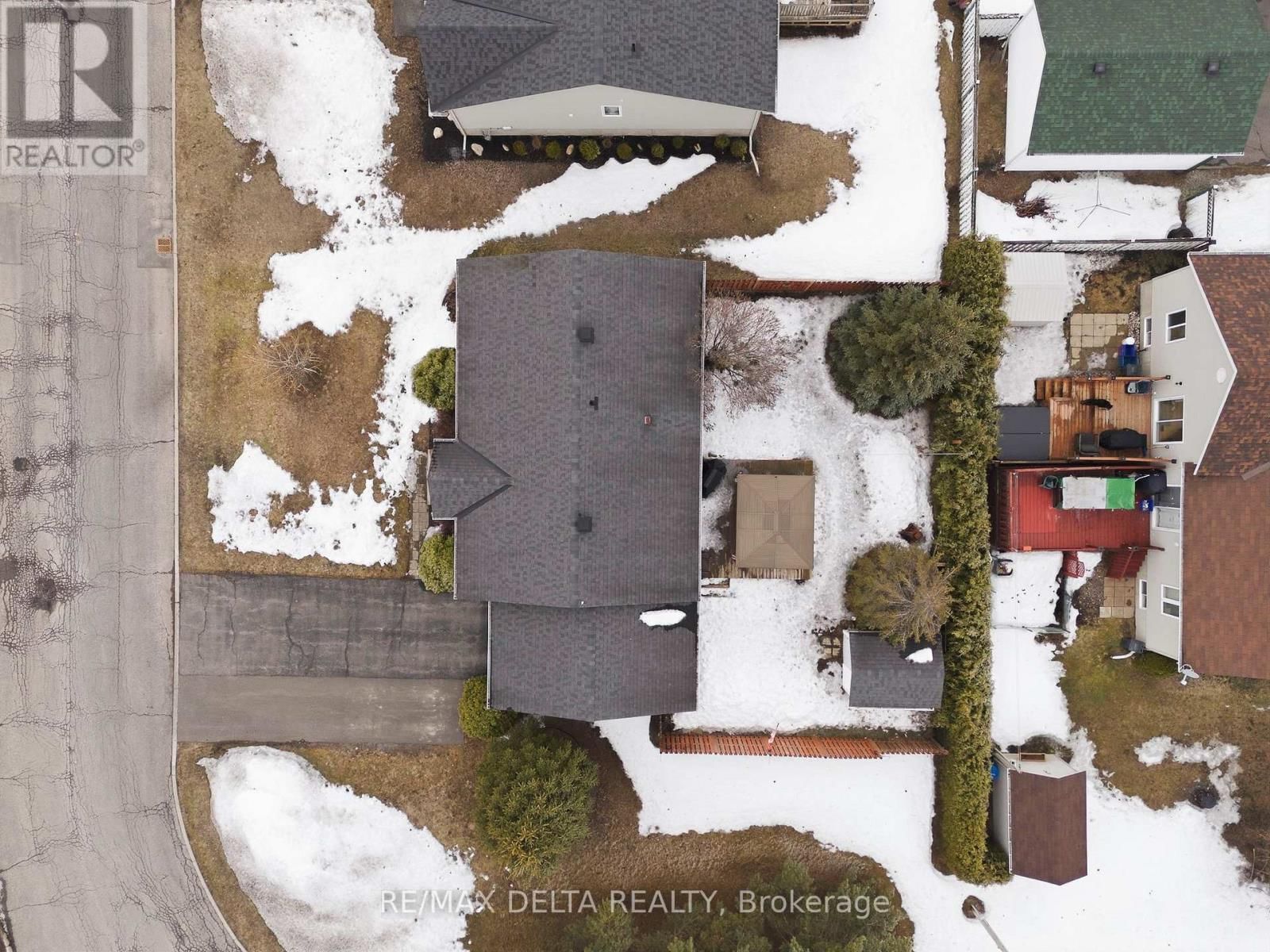 60 RICHARD STREET Image 30