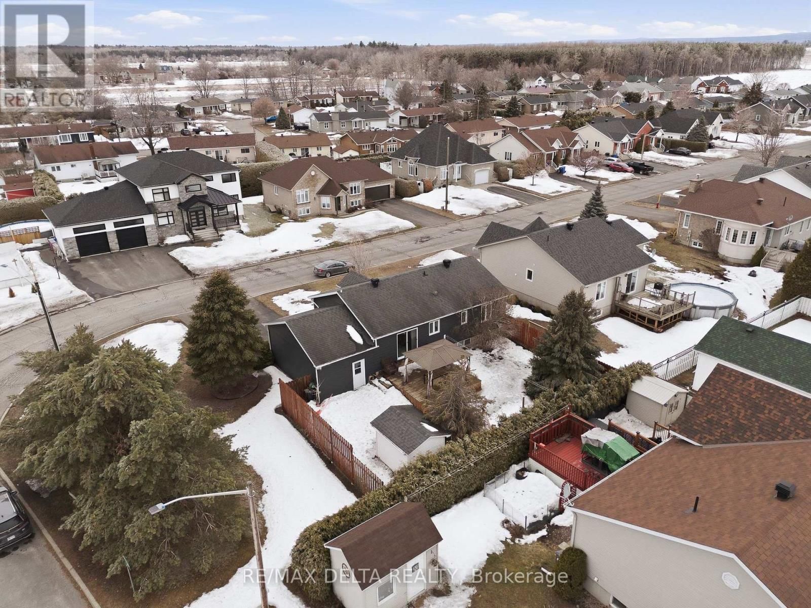 60 RICHARD STREET Image 31