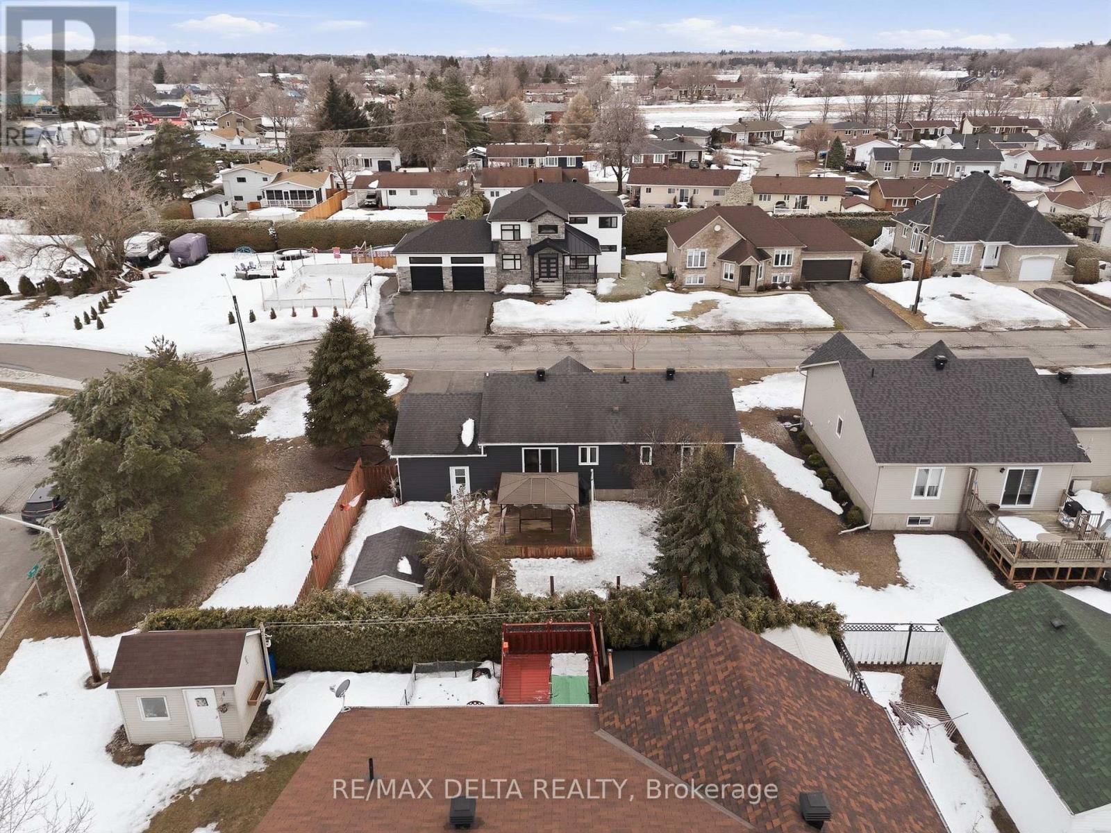 60 RICHARD STREET Image 32