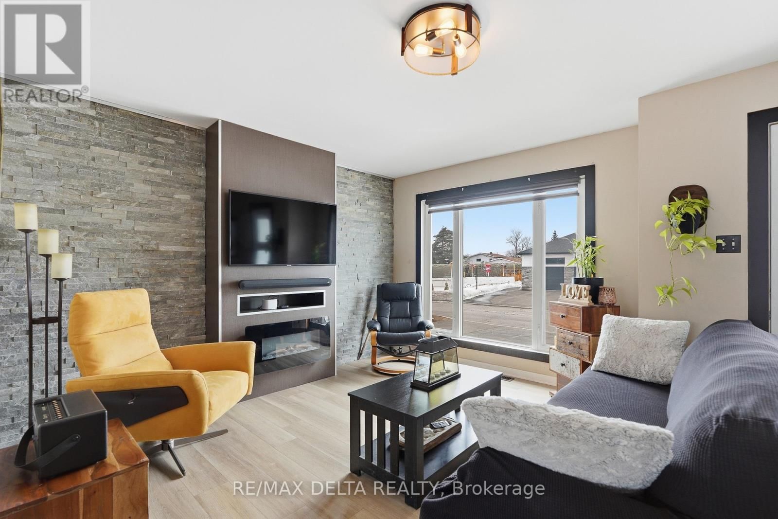 60 RICHARD STREET Image 4