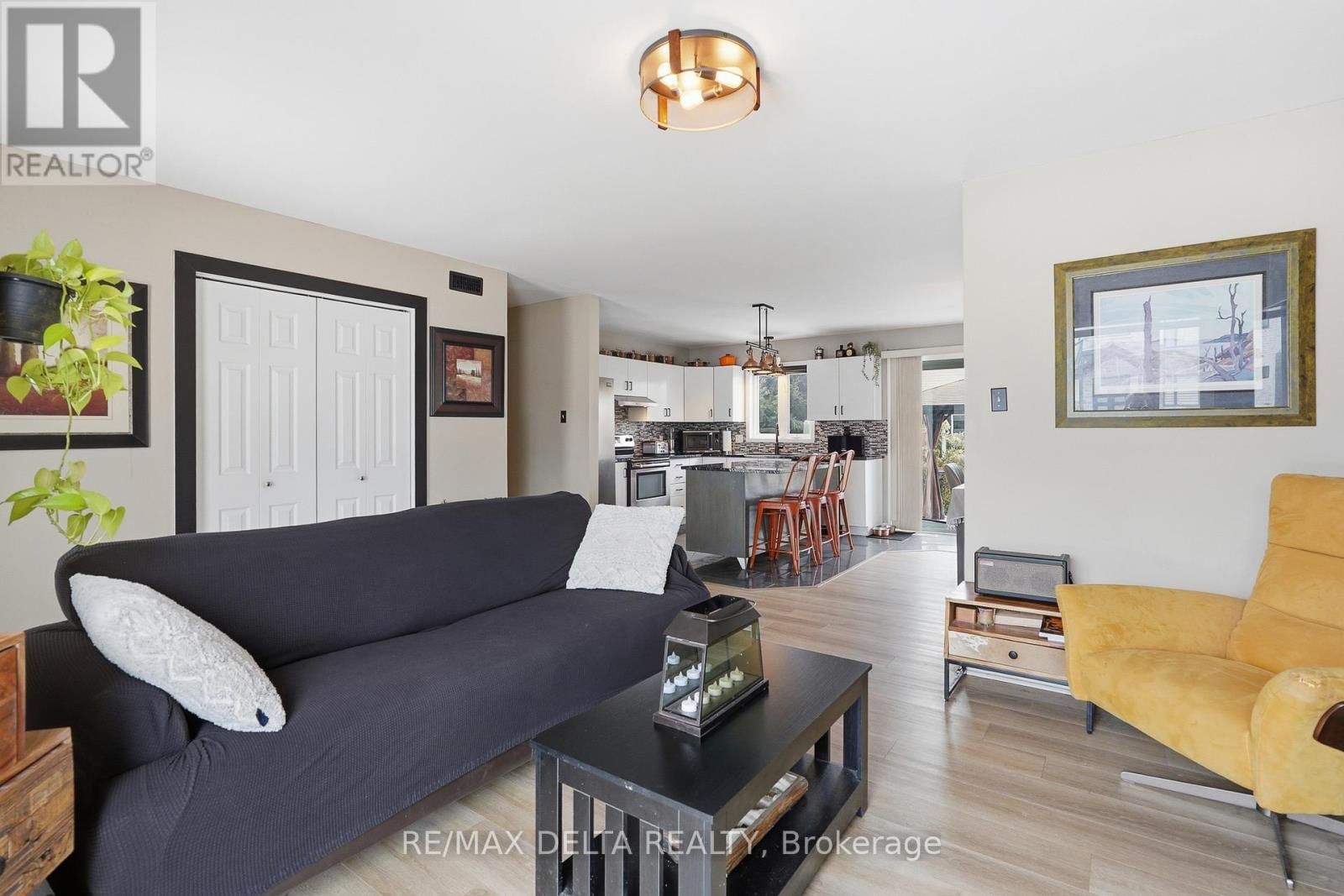 60 RICHARD STREET Image 6