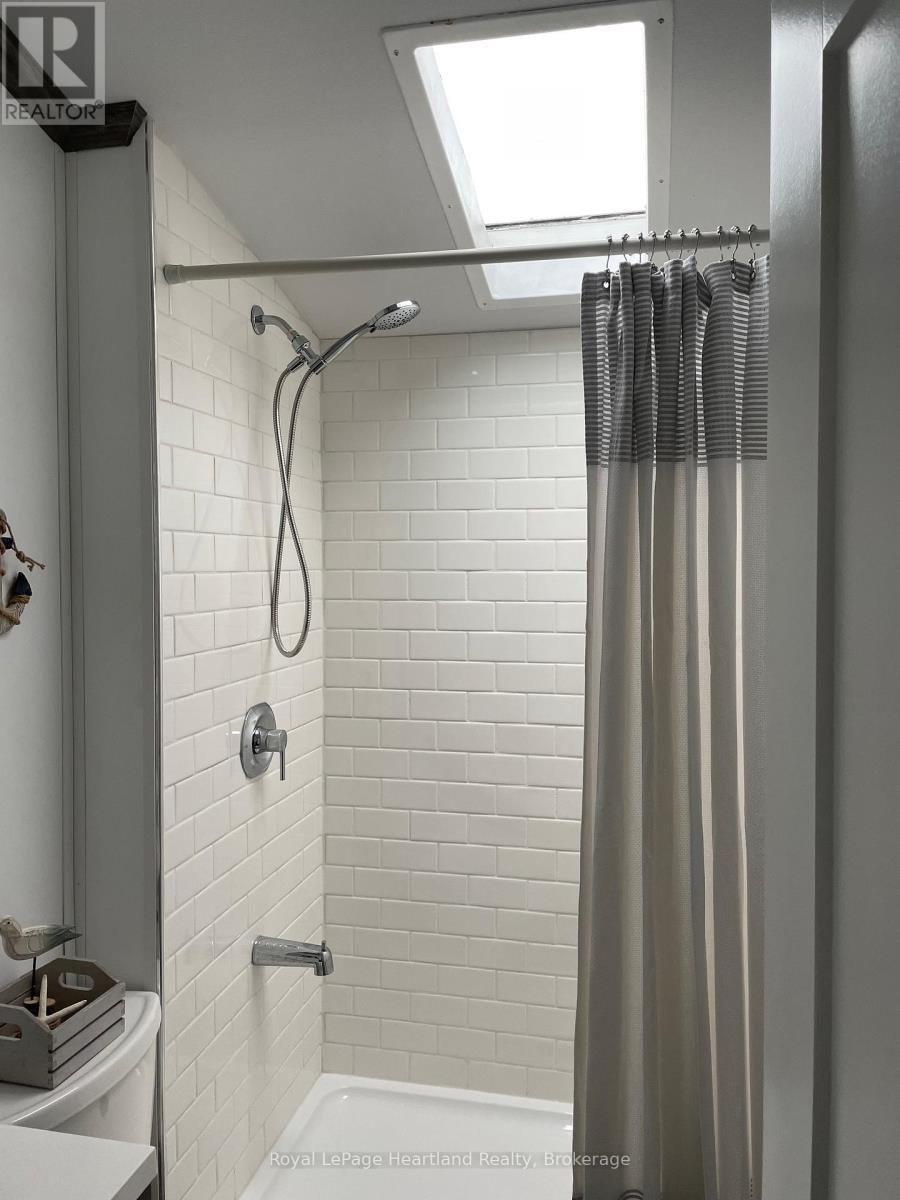 77719 BLUEWATER HIGHWAY Image 9