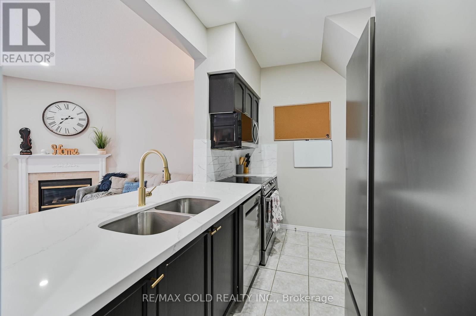 9 - 81 VALRIDGE DRIVE Image 13