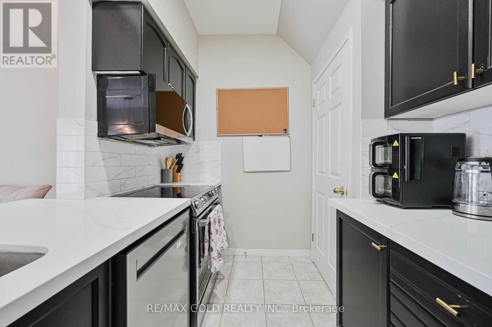 9 - 81 VALRIDGE DRIVE Image 14