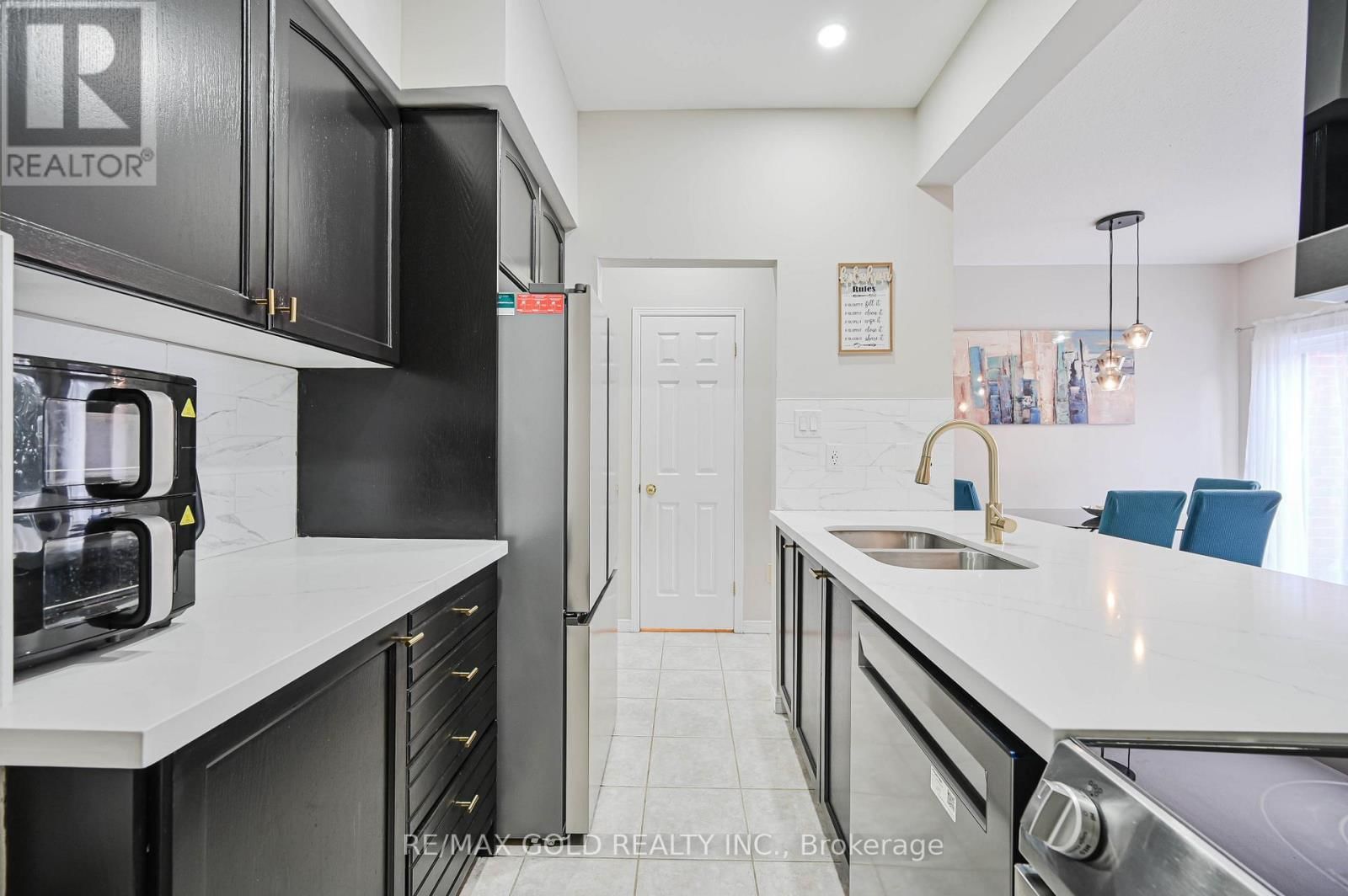 9 - 81 VALRIDGE DRIVE Image 16