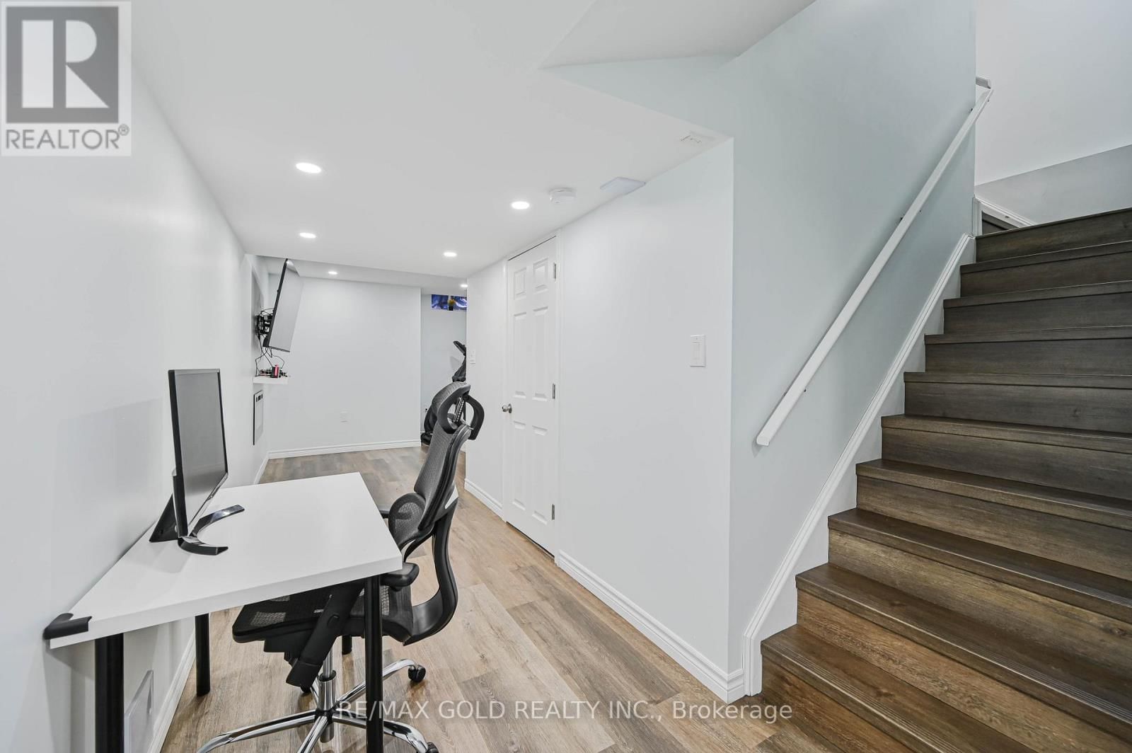 9 - 81 VALRIDGE DRIVE Image 31