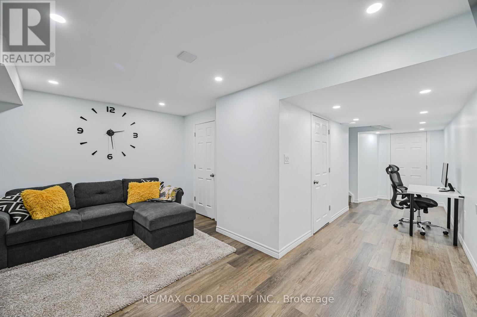 9 - 81 VALRIDGE DRIVE Image 32