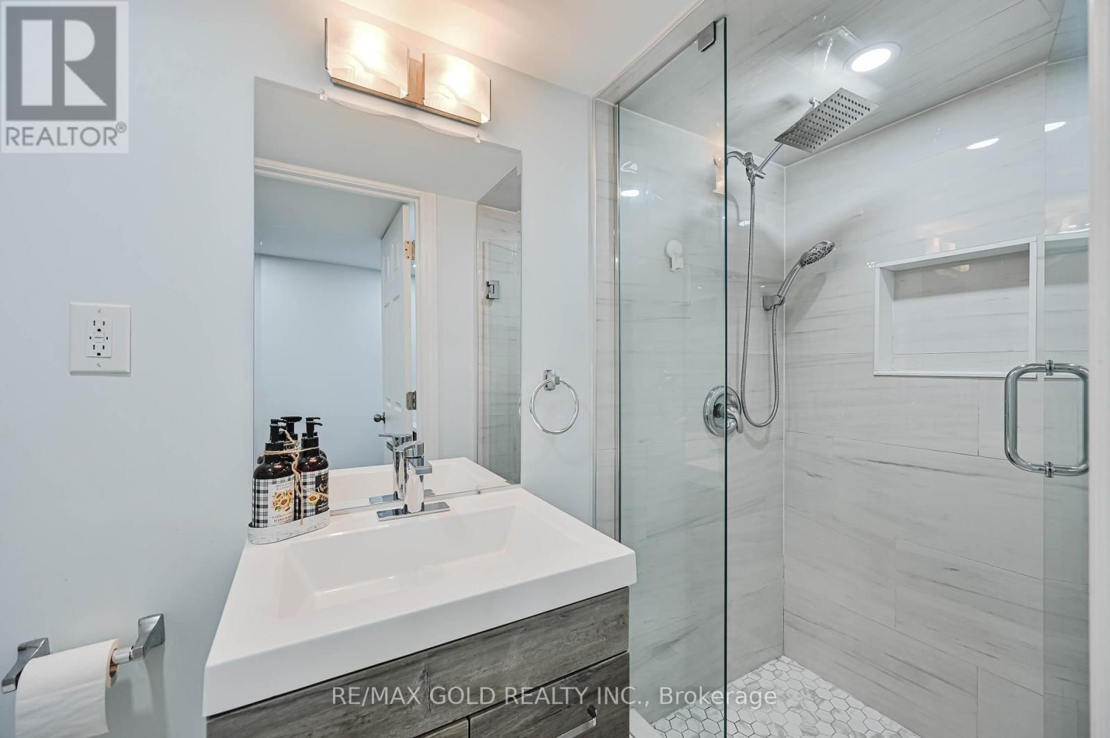 9 - 81 VALRIDGE DRIVE Image 35