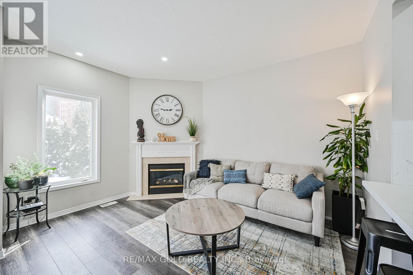 9 - 81 VALRIDGE DRIVE Image 8