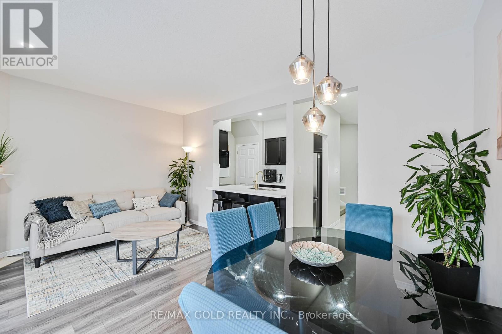 9 - 81 VALRIDGE DRIVE Image 9