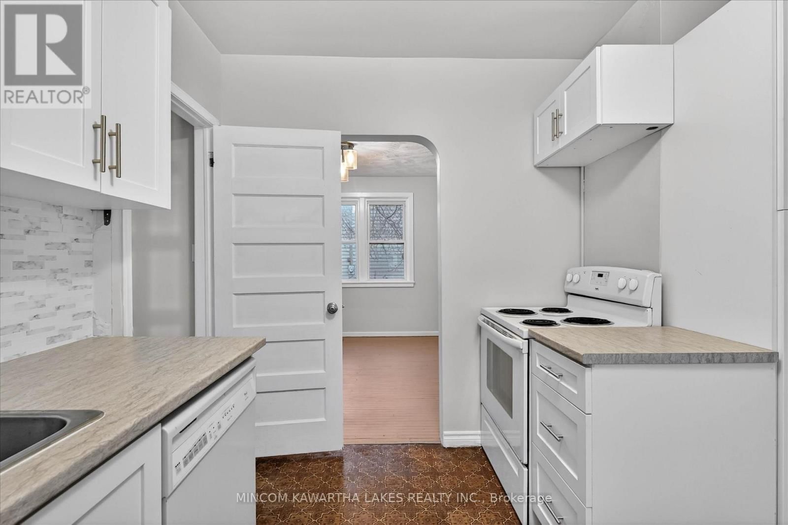 452 HAMILTON STREET Image 11