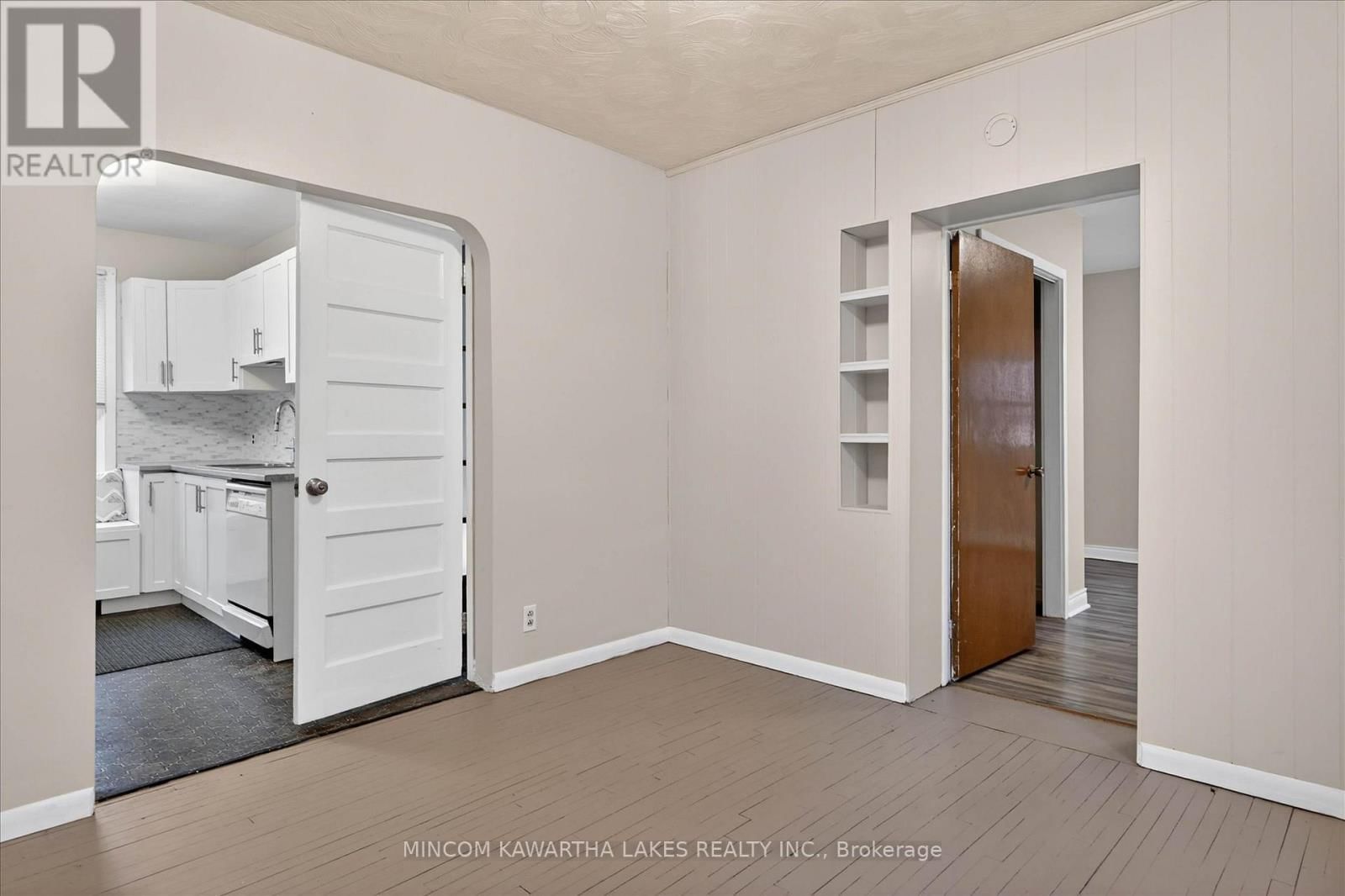 452 HAMILTON STREET Image 13