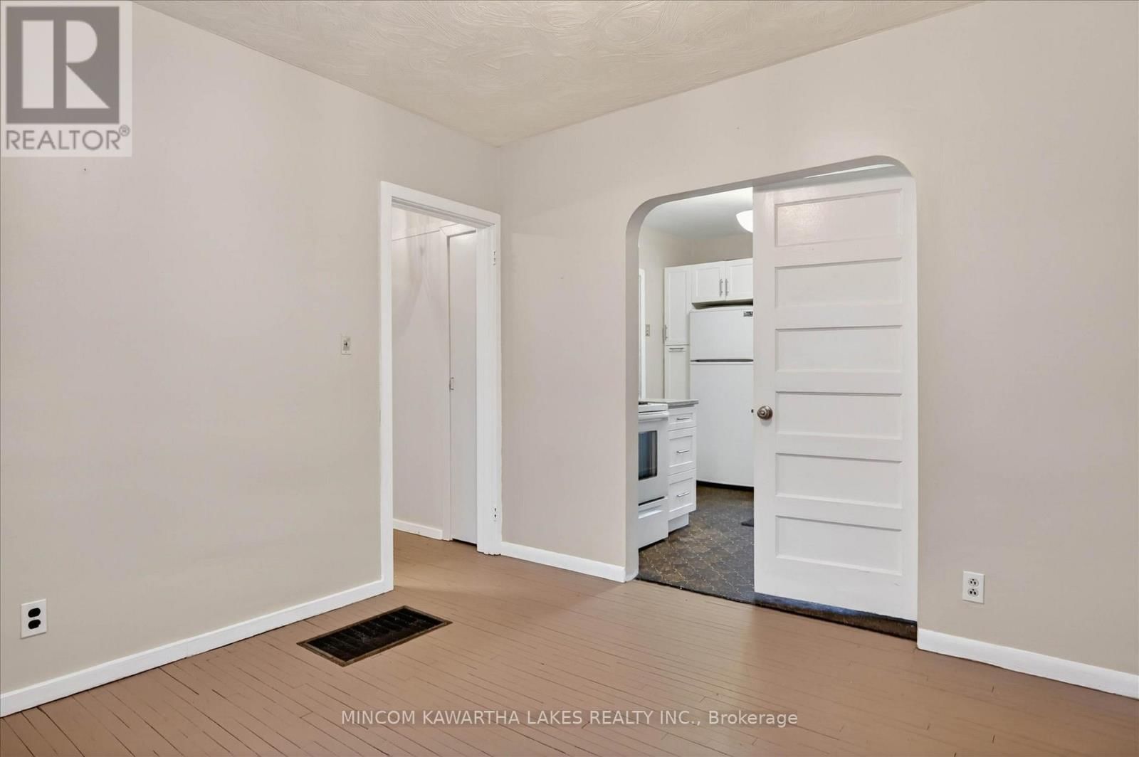 452 HAMILTON STREET Image 14