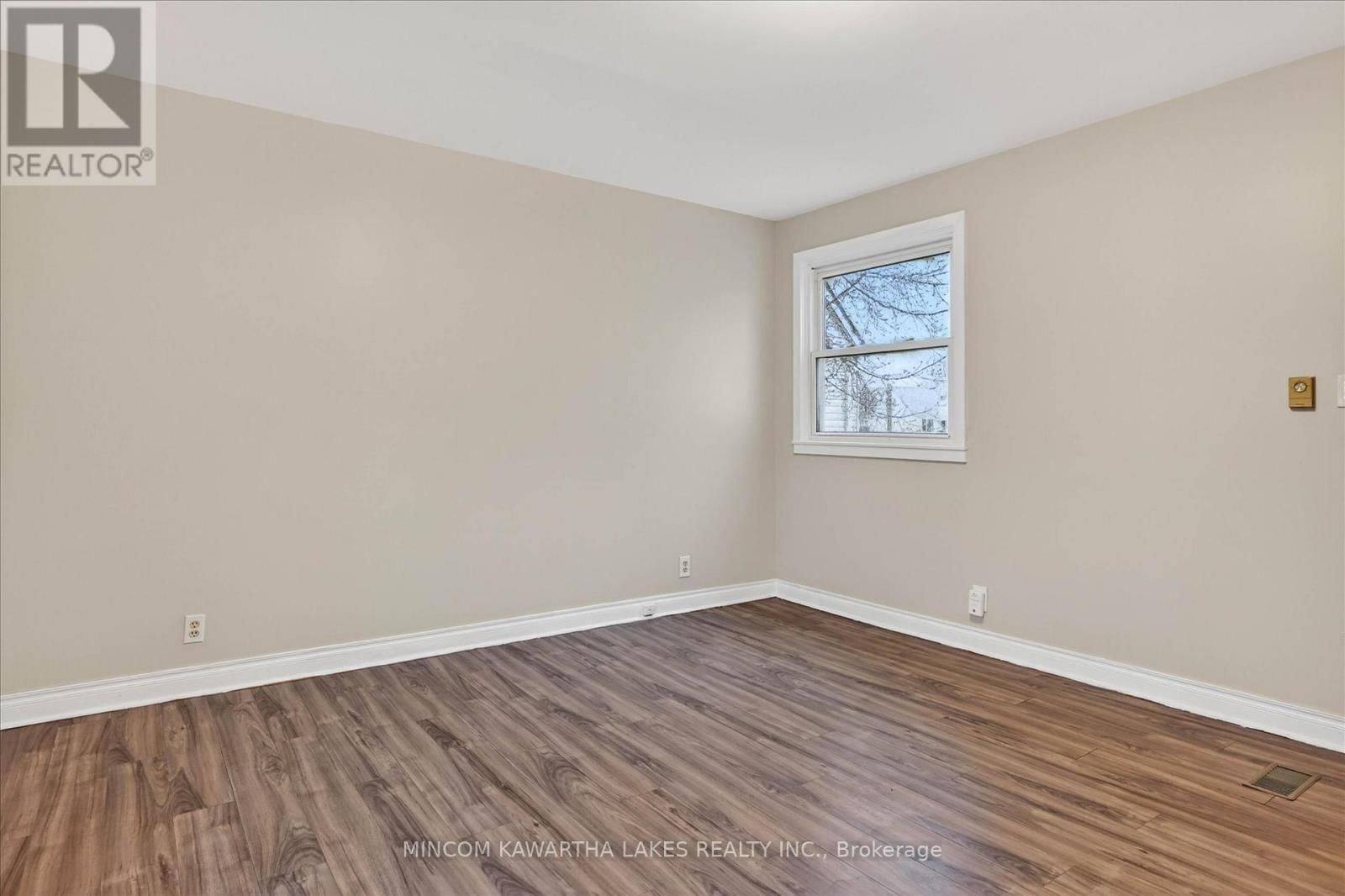 452 HAMILTON STREET Image 19