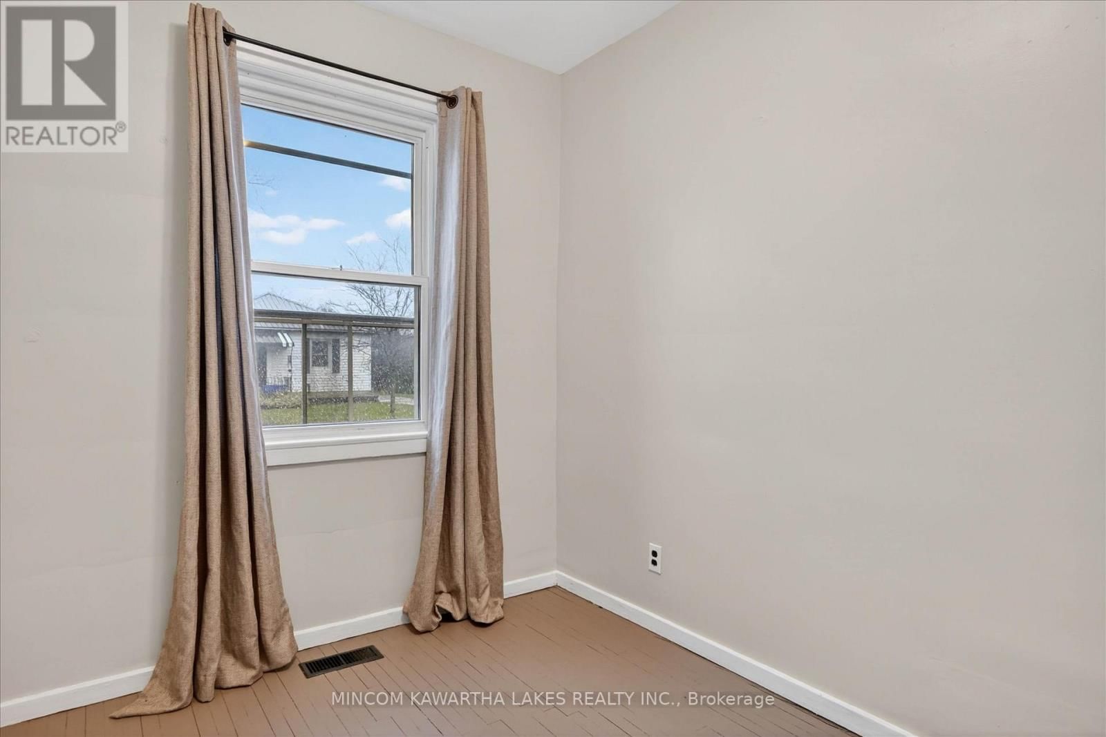 452 HAMILTON STREET Image 22