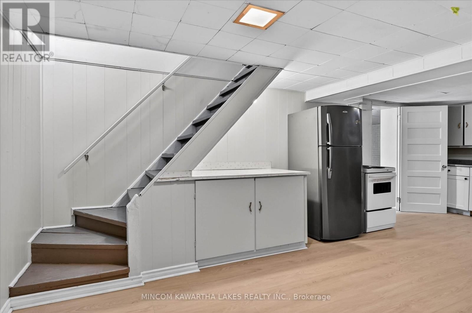 452 HAMILTON STREET Image 26