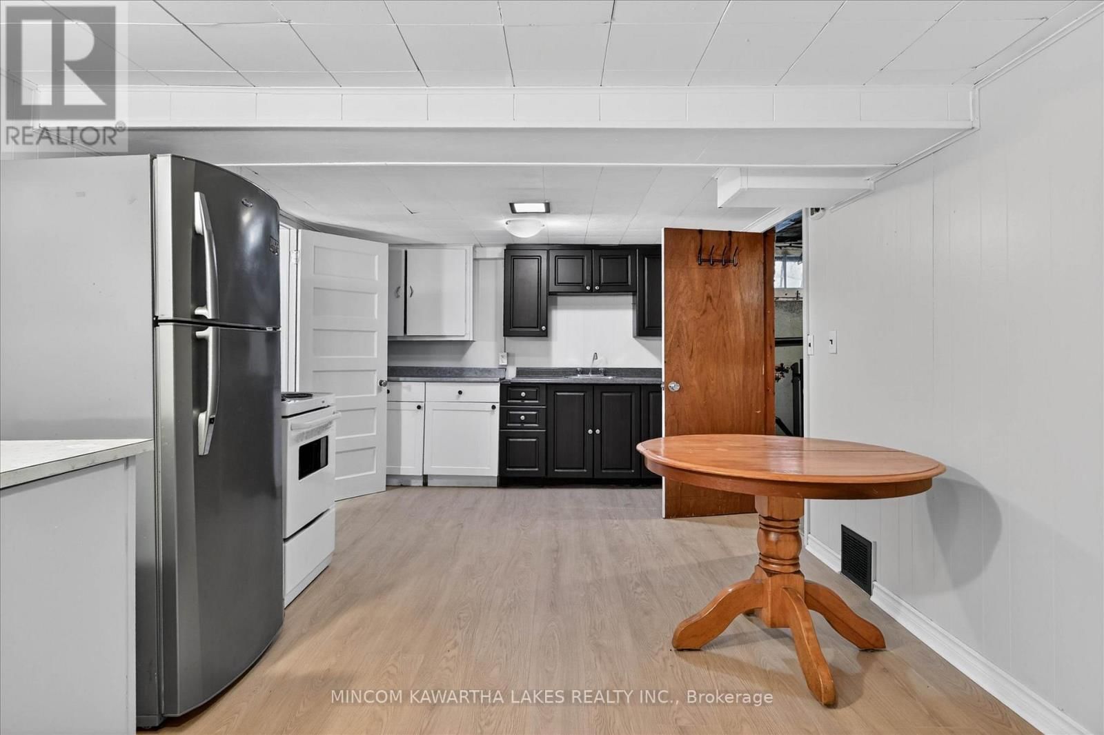 452 HAMILTON STREET Image 27