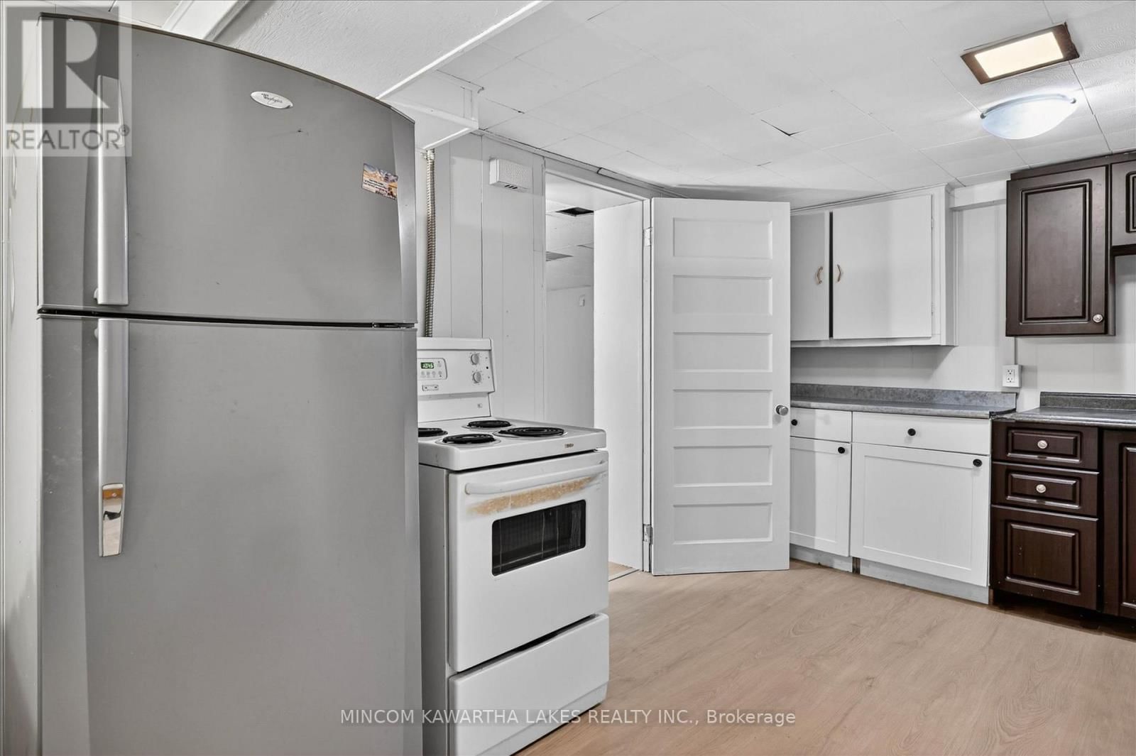 452 HAMILTON STREET Image 28