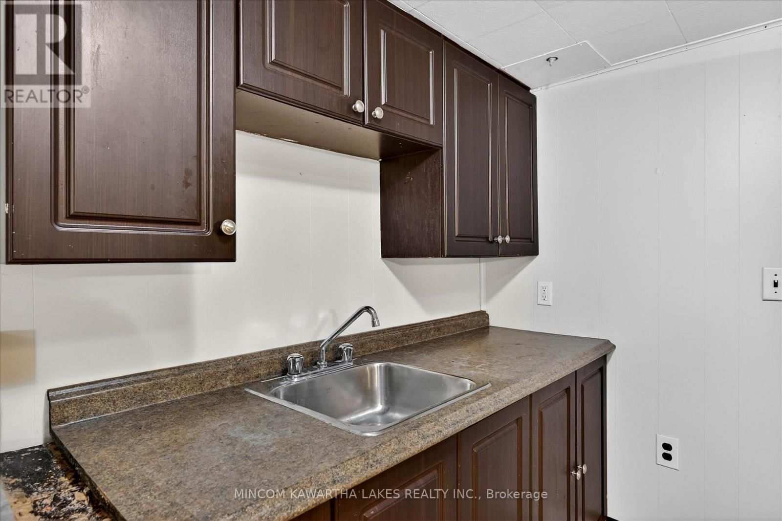 452 HAMILTON STREET Image 31