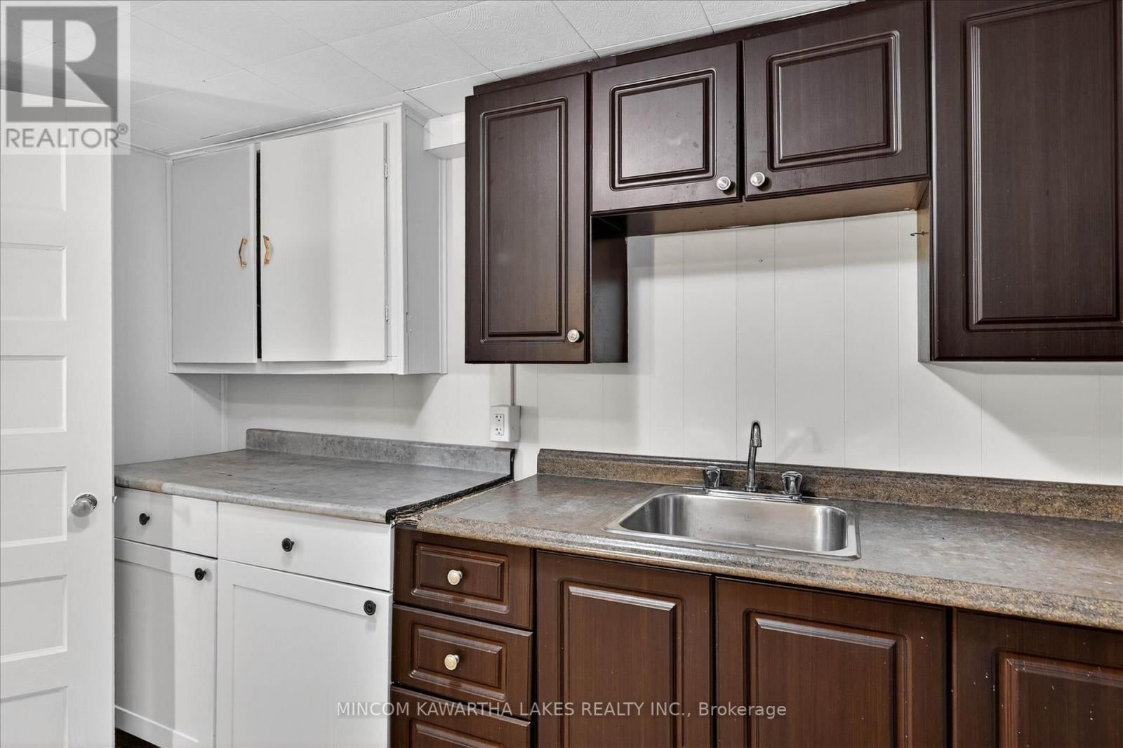 452 HAMILTON STREET Image 32