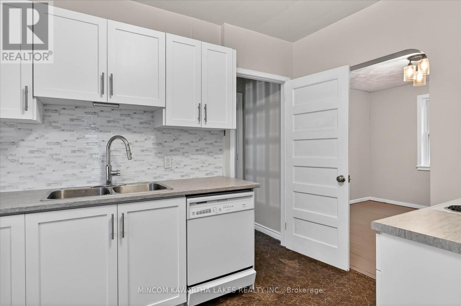 452 HAMILTON STREET Image 8