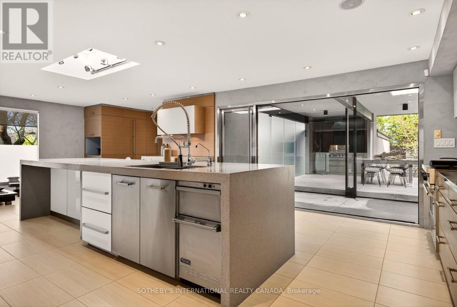 105 MARSDALE DRIVE Image 13