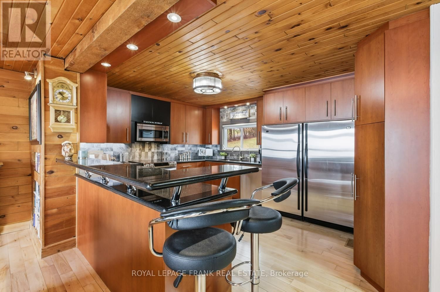 111 BALL POINT ROAD Image 21