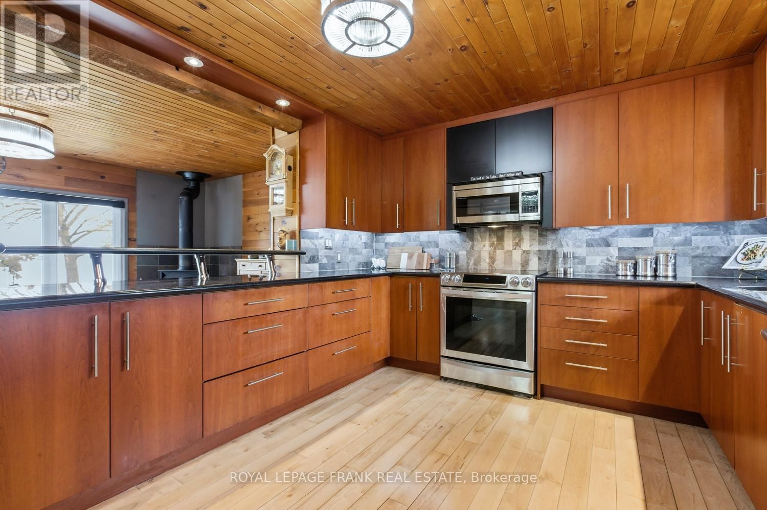 111 BALL POINT ROAD Image 23