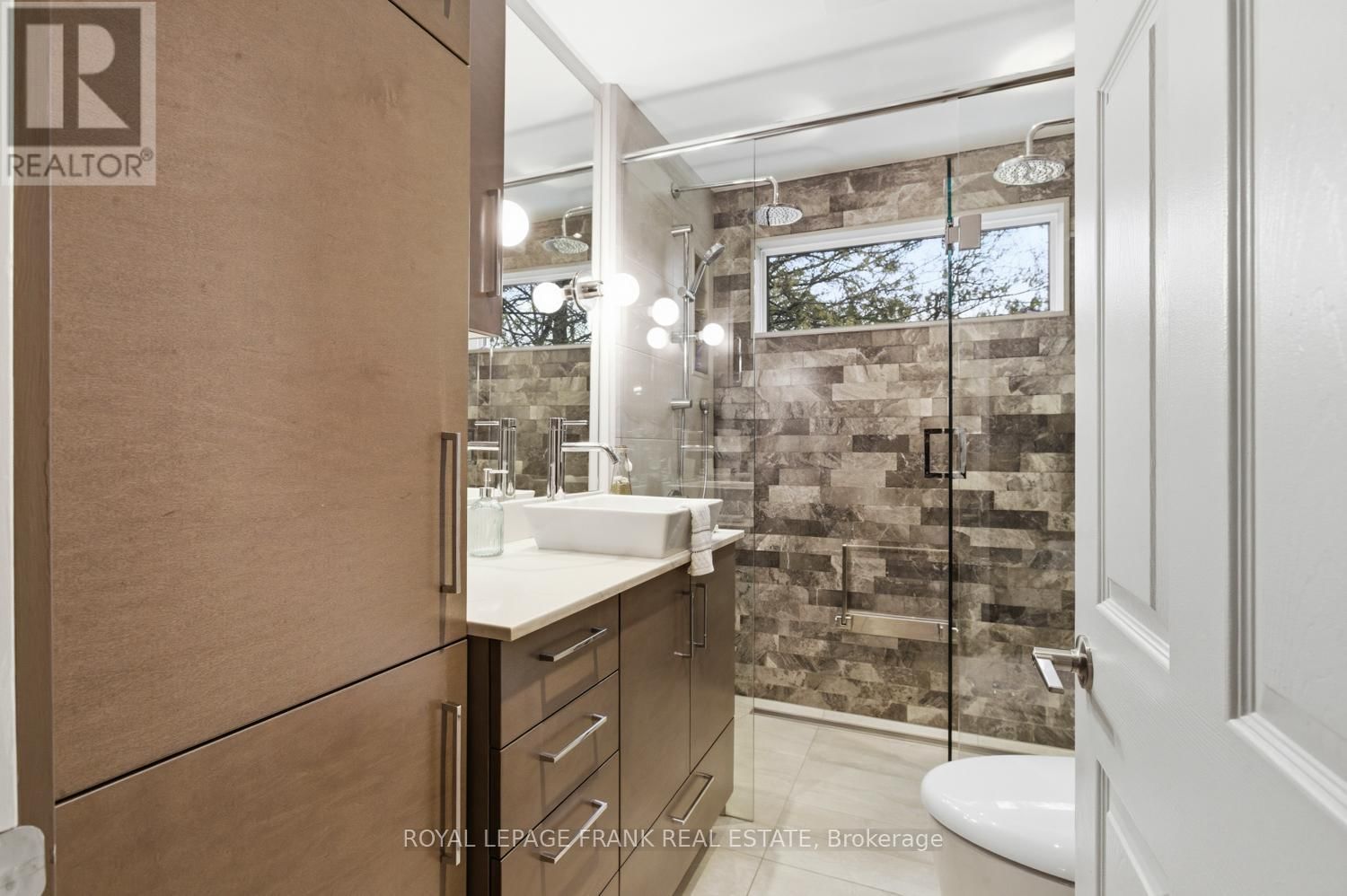 111 BALL POINT ROAD Image 38