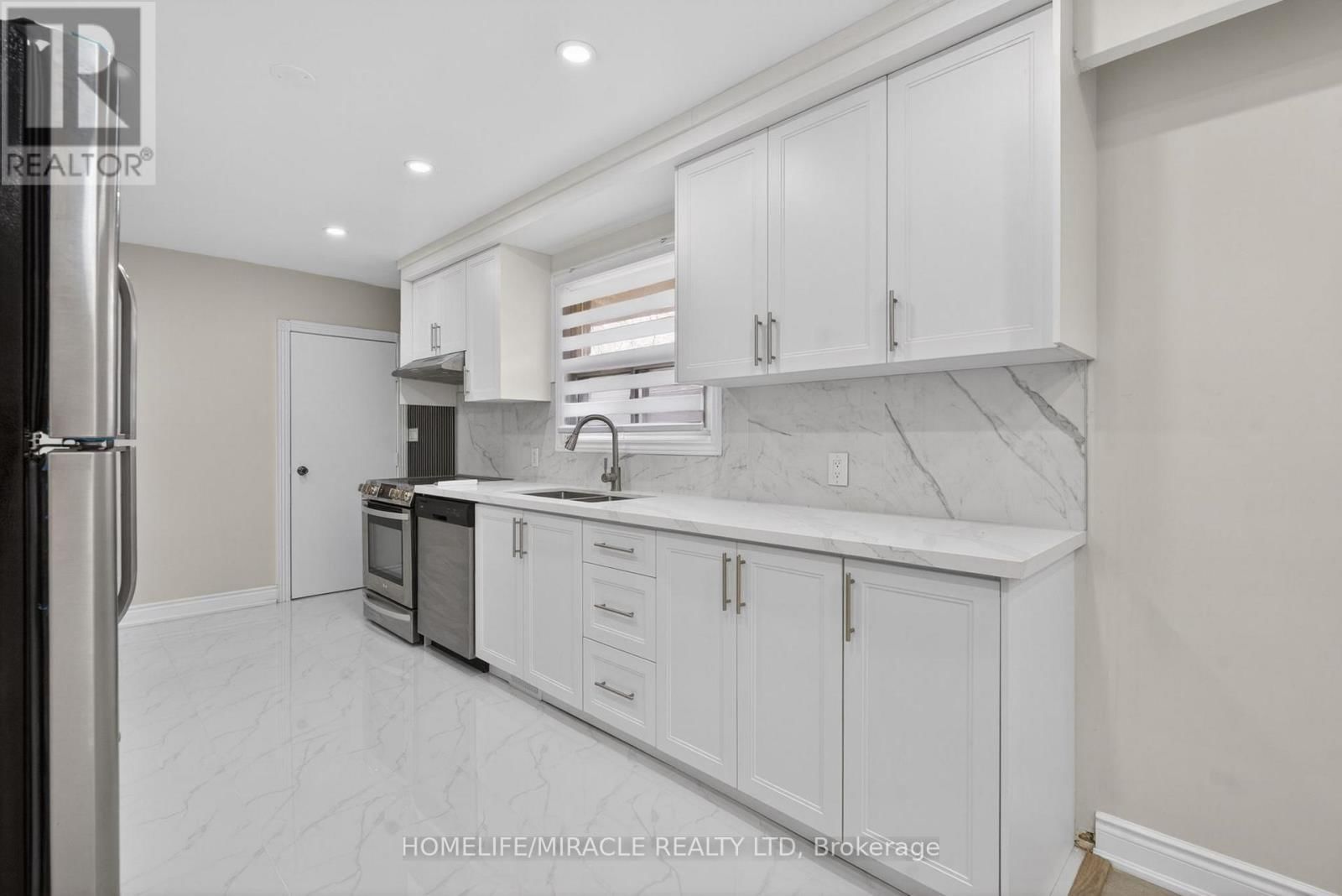 53 NICKLIN CRESCENT Image 11