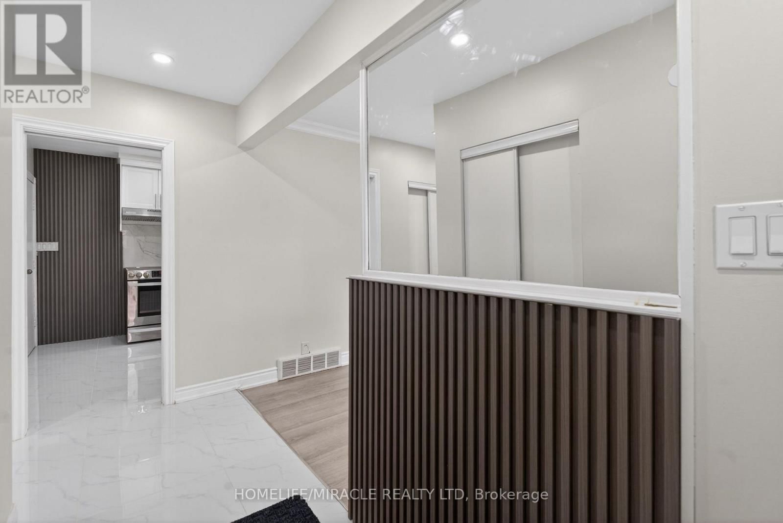 53 NICKLIN CRESCENT Image 12