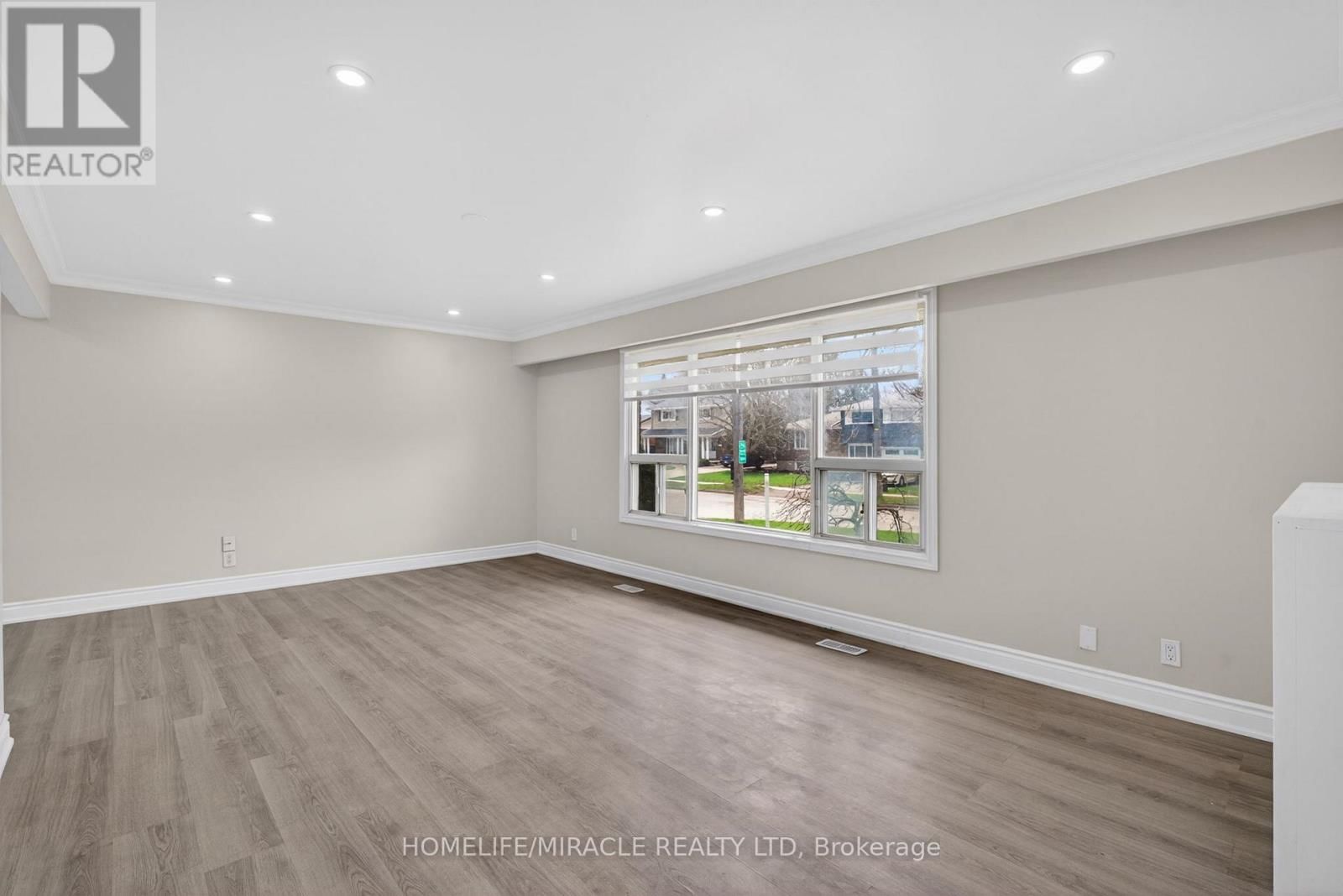 53 NICKLIN CRESCENT Image 21