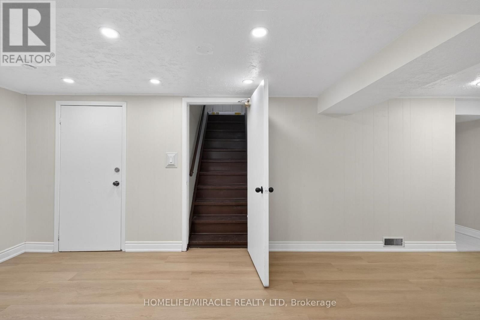 53 NICKLIN CRESCENT Image 29