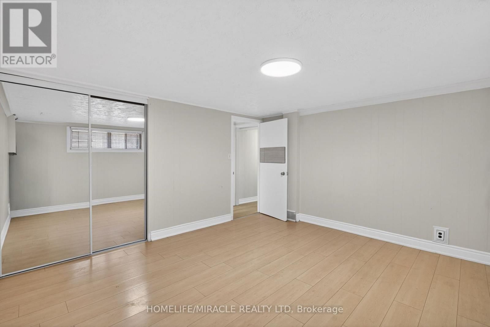 53 NICKLIN CRESCENT Image 32