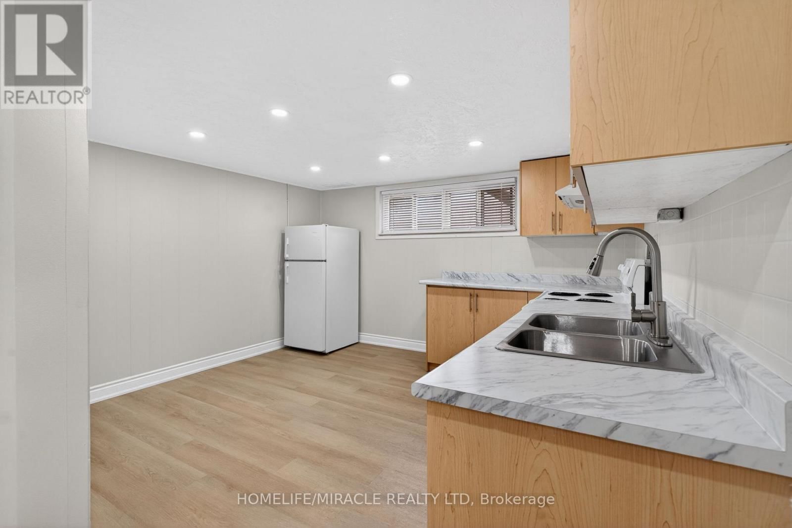 53 NICKLIN CRESCENT Image 36