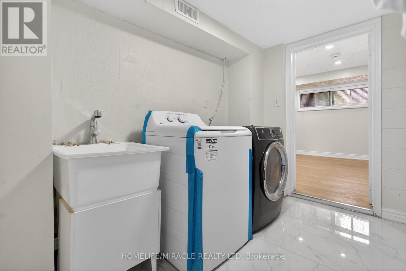 53 NICKLIN CRESCENT Image 44